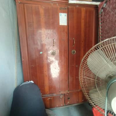 iron safe used Baki malimat k lia rabta kary