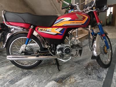 new bike CD 70 motercycle har cheze originla hai papaer clear hai