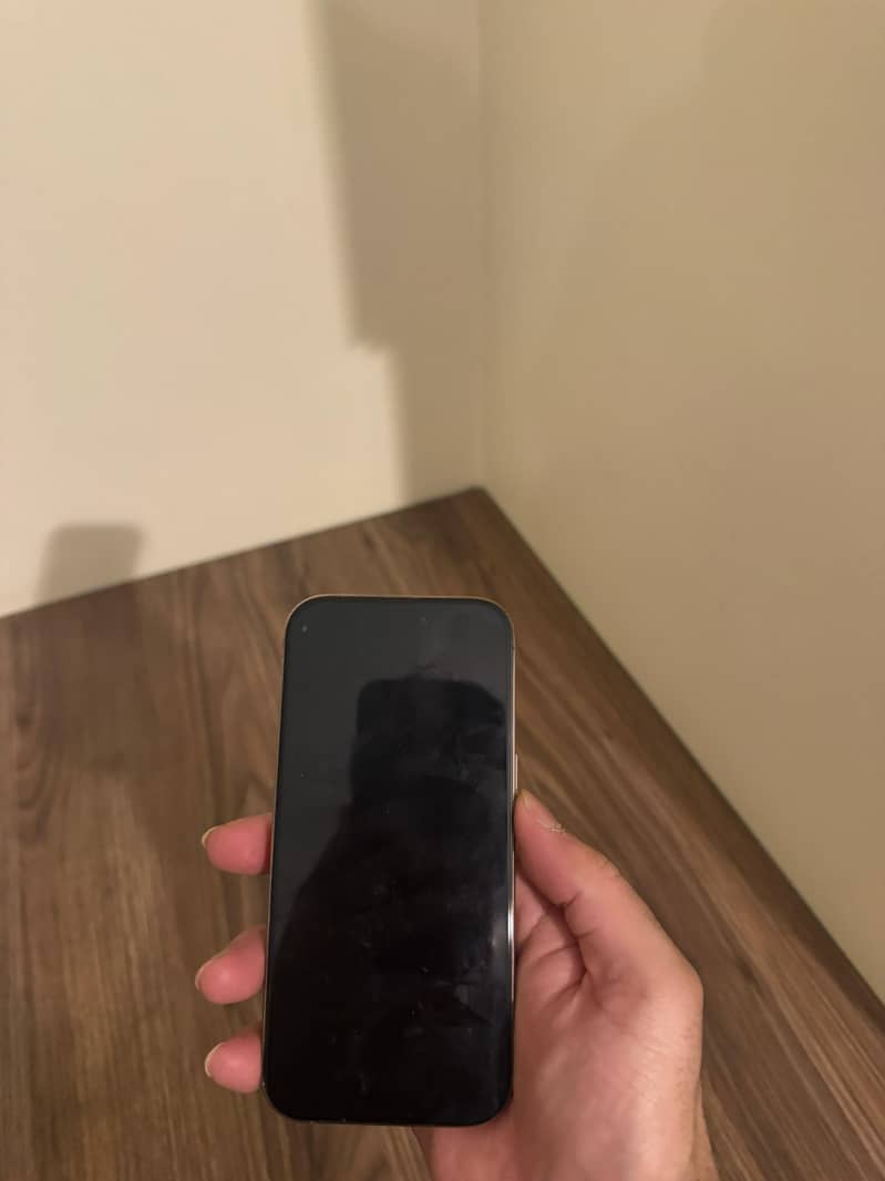 iPhone 16 Pro 2