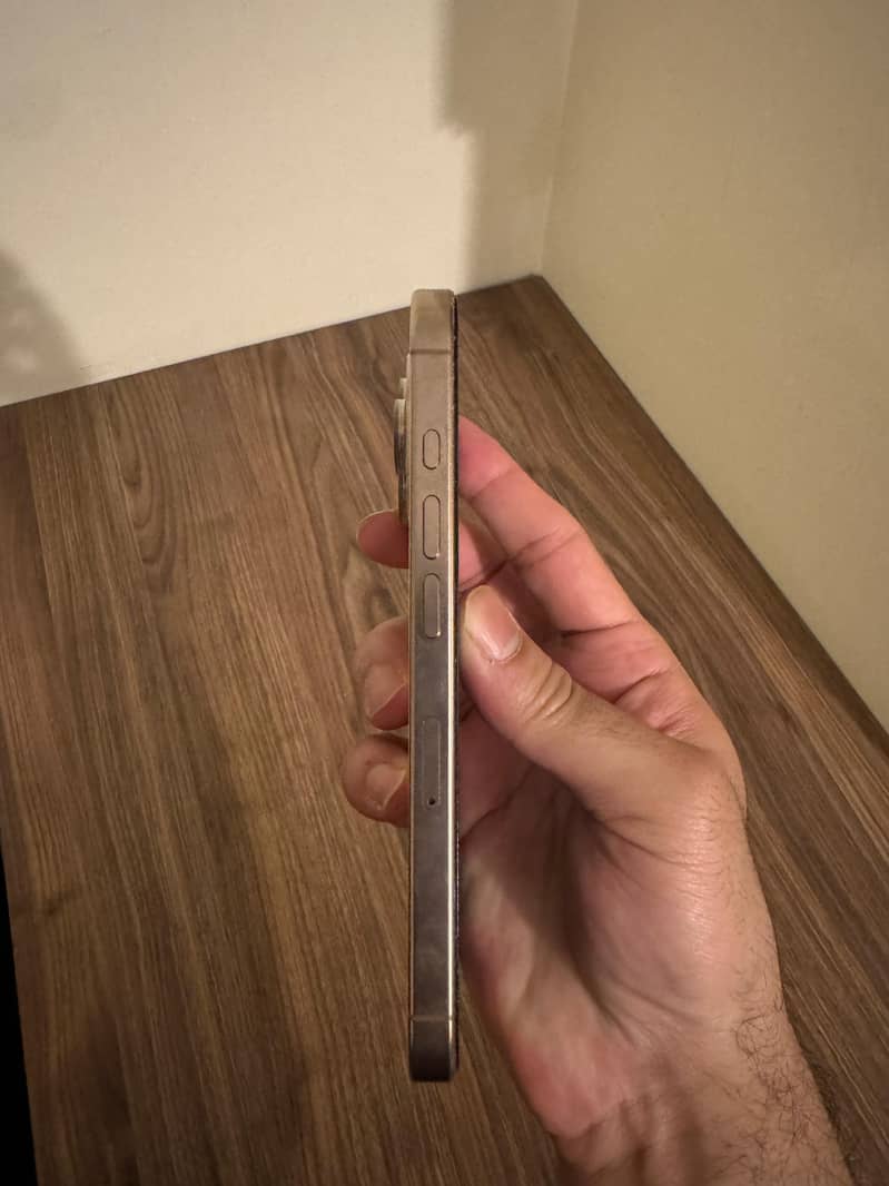 iPhone 16 Pro 3