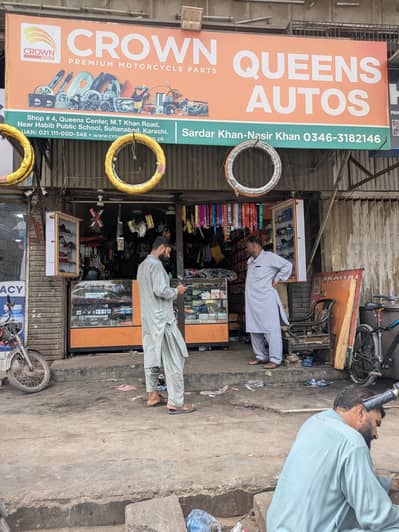 Bike mechanic, puncture, Wheel through.