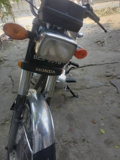 Honda 125 very good condition urgent sale 2019 modle