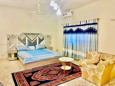 Executive guest house rooms for rent in gulistan e johar