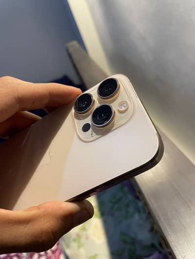 Apple iPhone 16 Pro jv