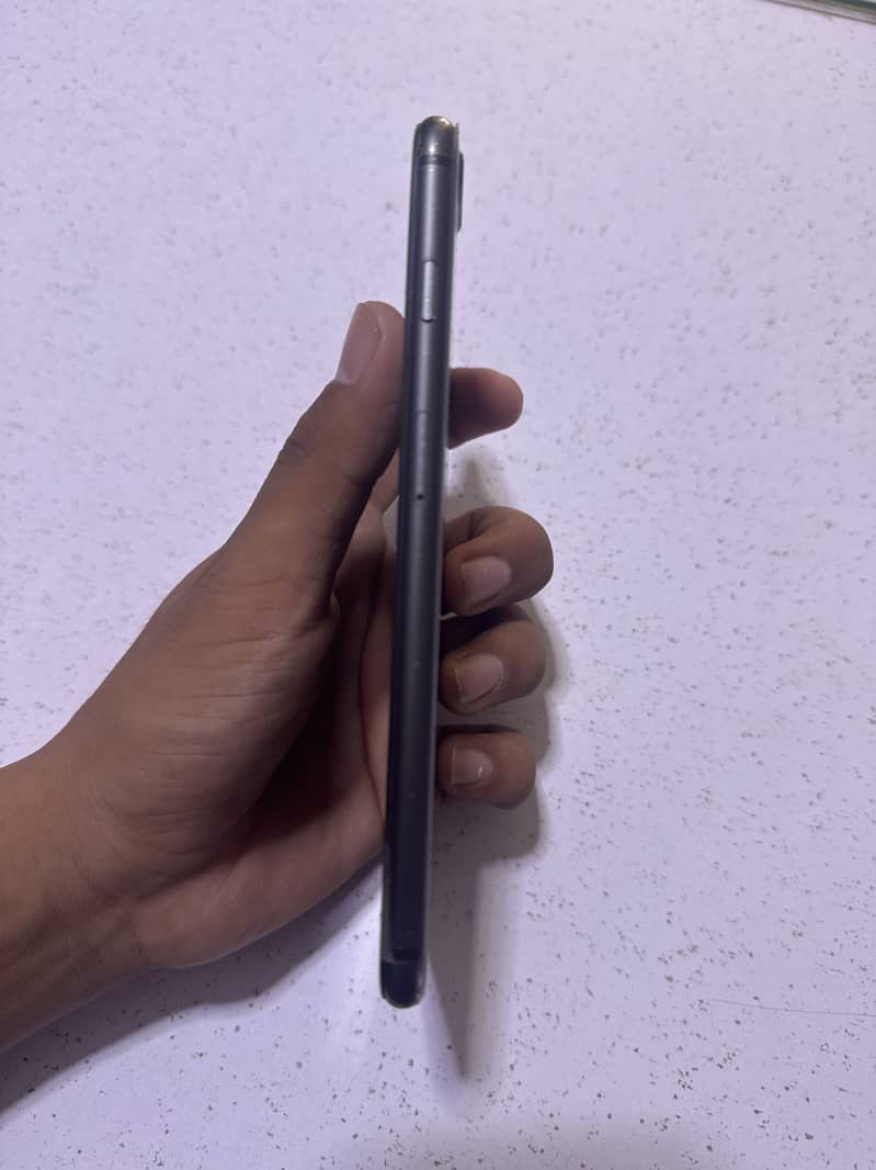 Apple iPhone 8 Plus 1