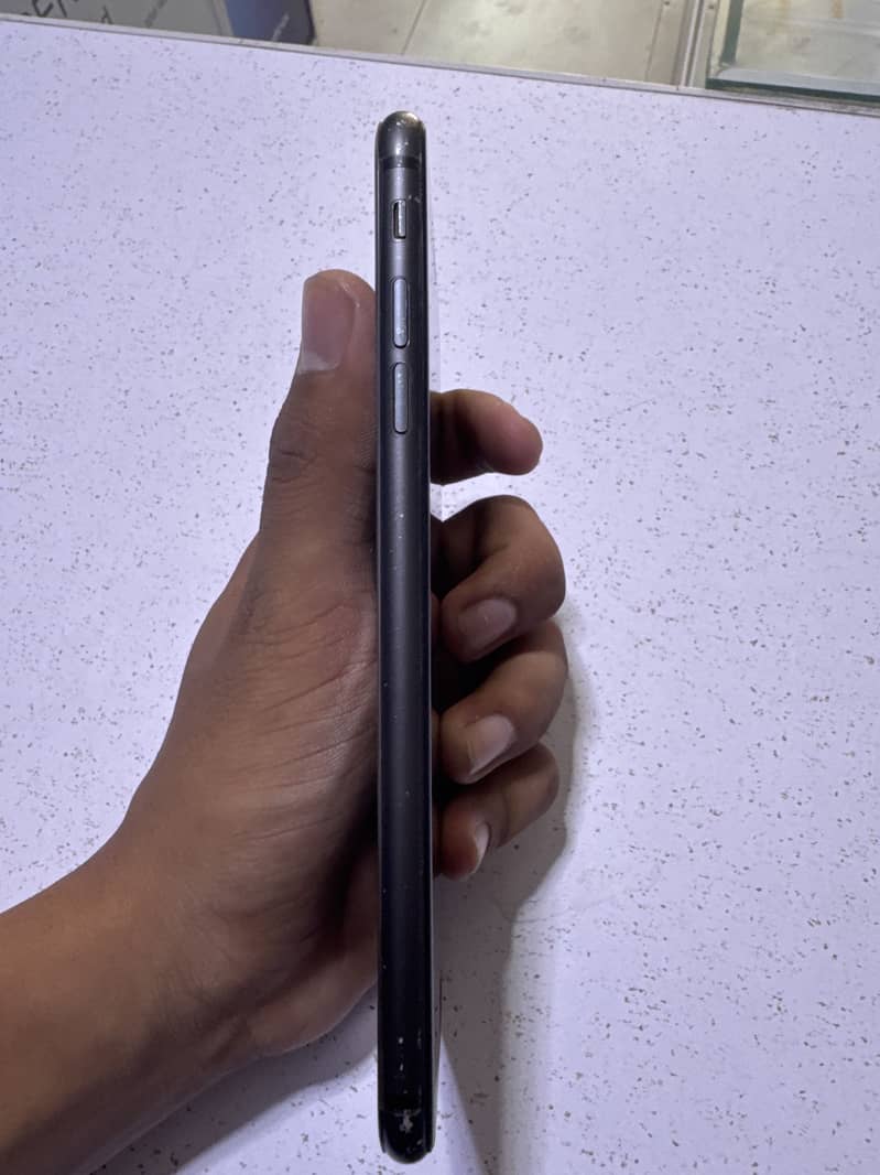 Apple iPhone 8 Plus 2