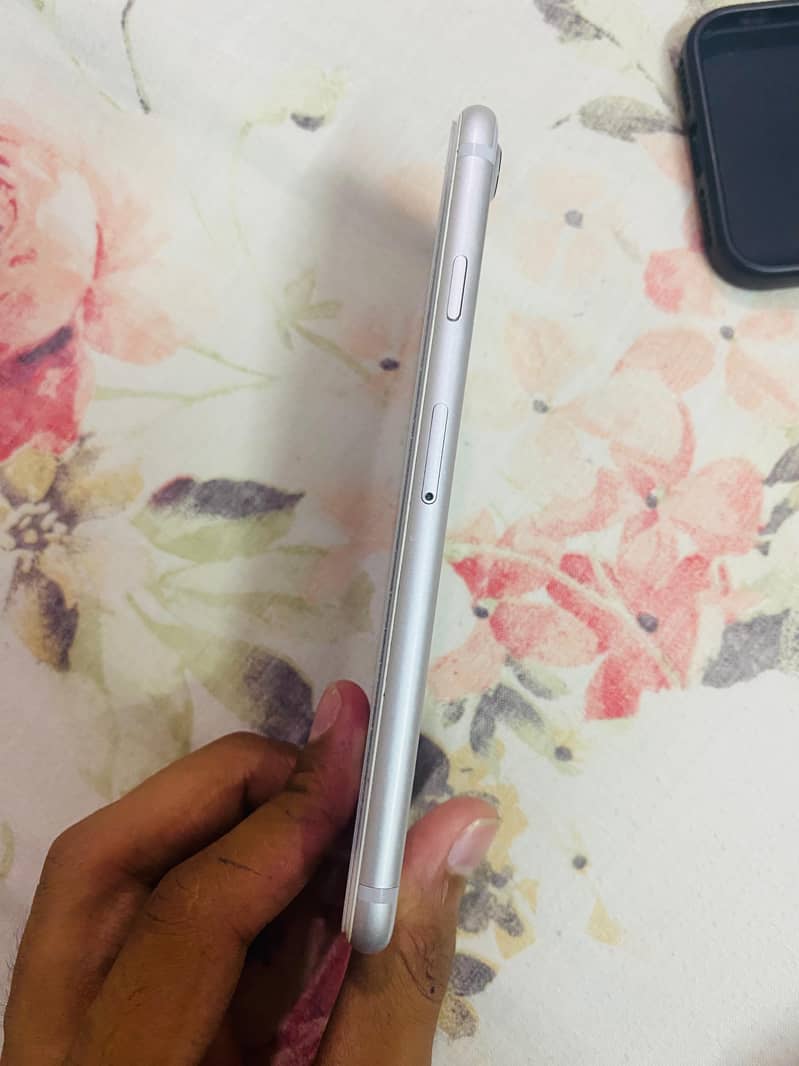 Apple iPhone 7 4