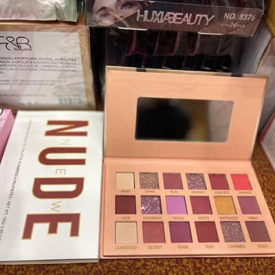 18-Color Matte Glitter Eyeshadow