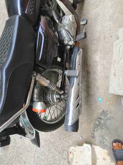 Honda 125 all ok clouer black sticker 24 k bilkul new h