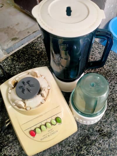Blender with jug and Masala box