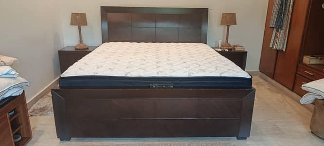 BED SET WITH DRESSING TABLE