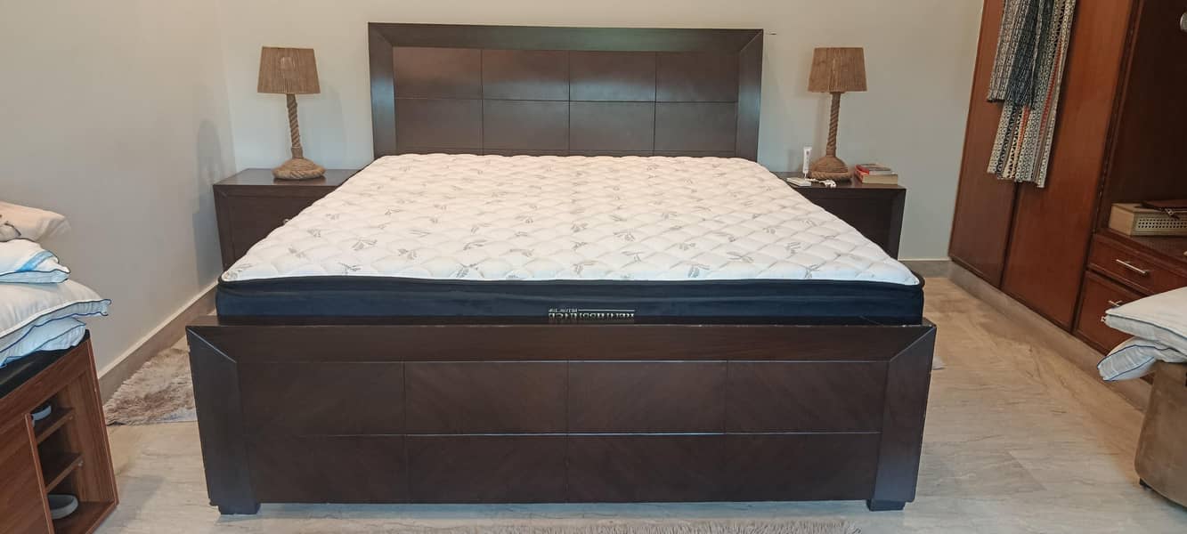 BED SET WITH DRESSING TABLE 0