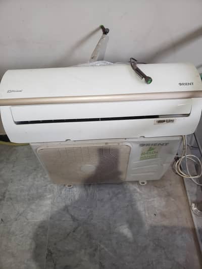 Orient 1.5 ton AC for sale Cell:03339192066