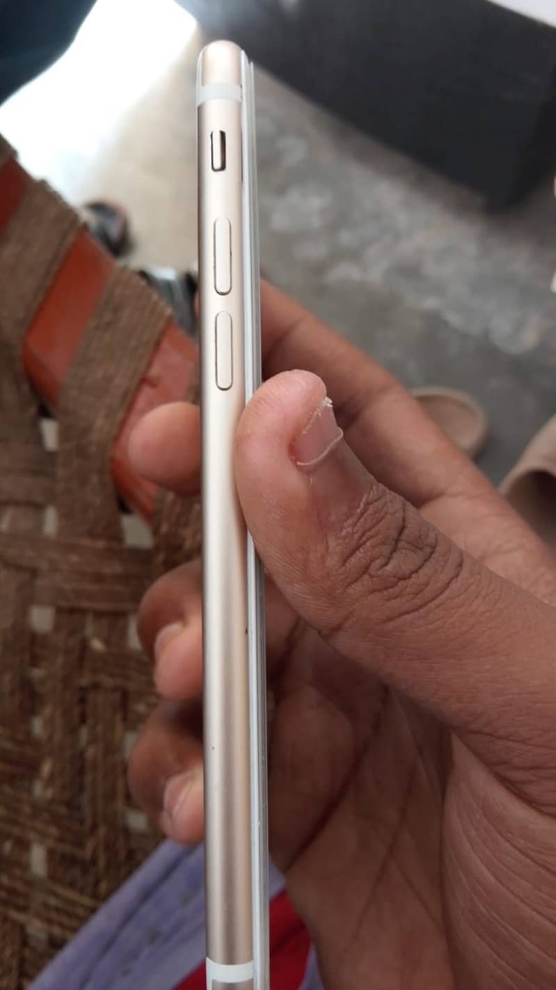 Apple iPhone 7 0