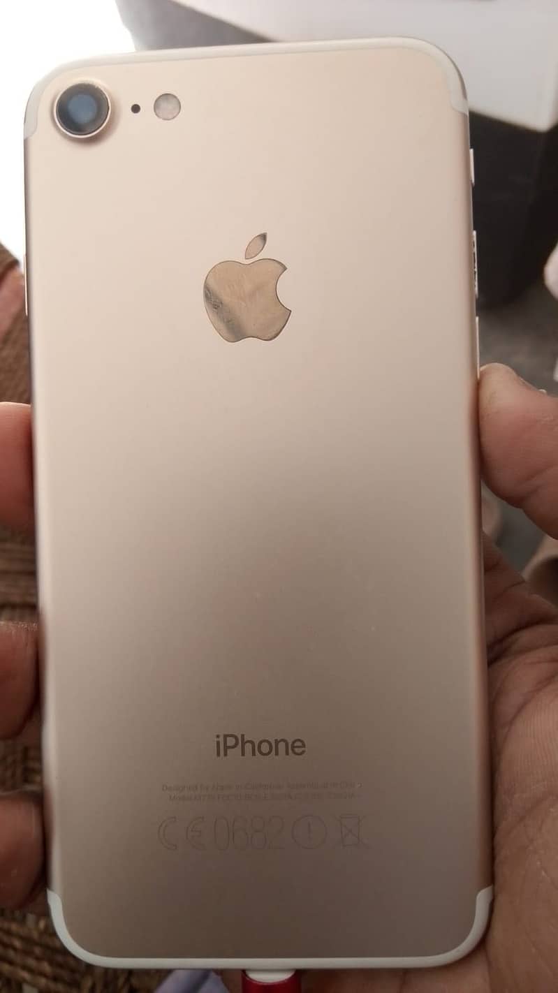 Apple iPhone 7 3