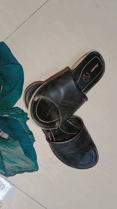 it's very wonderful  slippers . And good  condition 