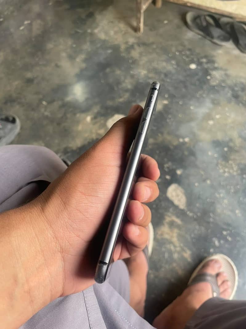 Apple iPhone 8 Plus 1