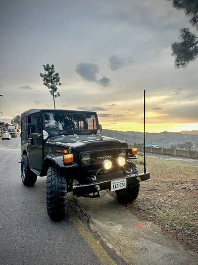 Toyota Land Cruiser 1972 FJ-40 outclass condition