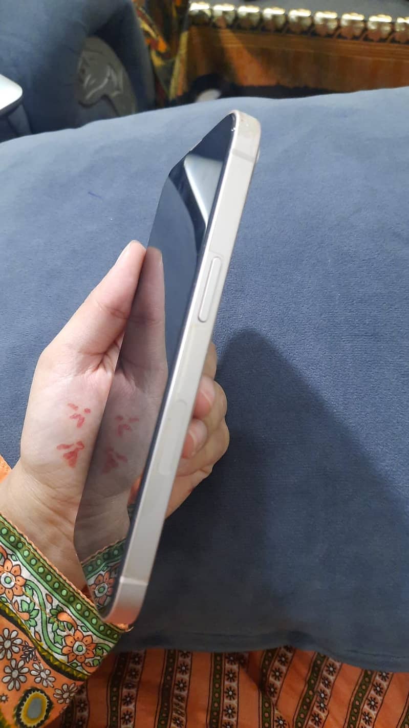 Apple iPhone 13 2