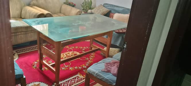 6 seater Good condition dining table