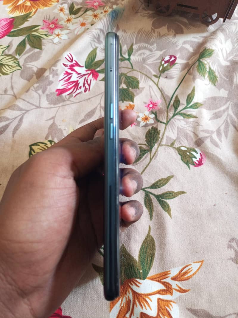 One Plus N200 2