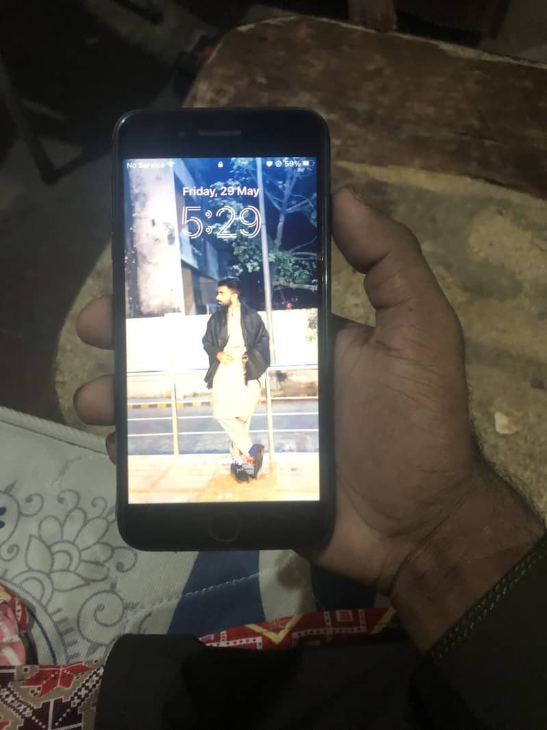 iPhone 8 Plus 1