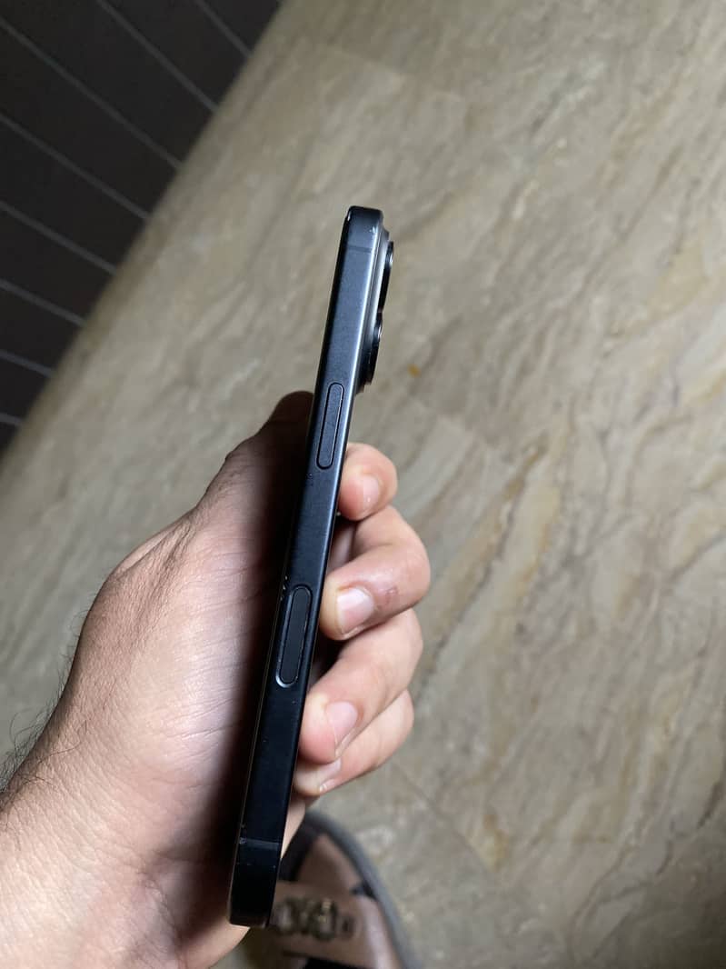 Apple iPhone 16 3