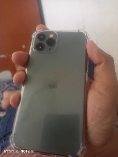 iphone 11 pro ka camera jis ky pas ha masg kro