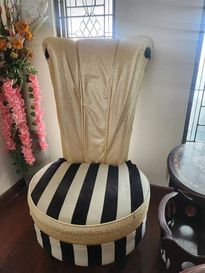 2 sofa chairs