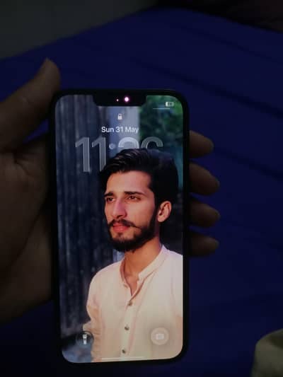 Apple iPhone 13