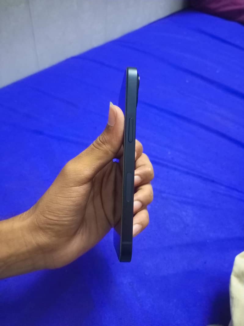 Apple iPhone 13 2