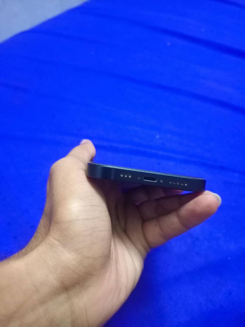 Apple iPhone 13 5