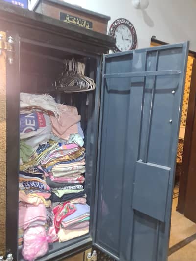 iron safe almari 3 doors for sale  لوہے کی سیف الماری فا سیل
