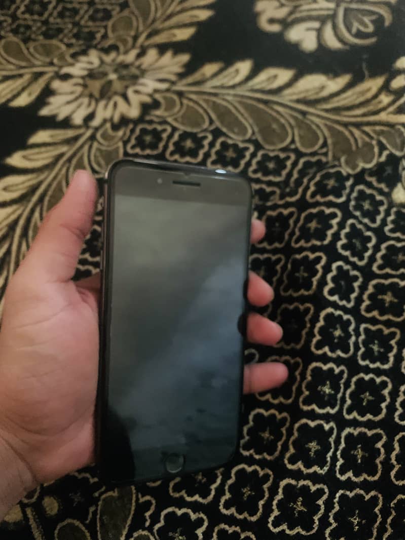 Apple iPhone 8 Plus 1