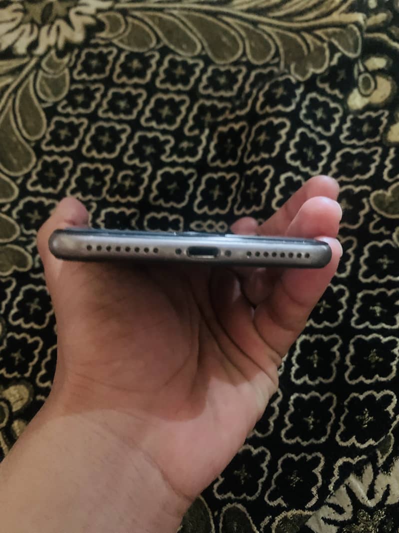 Apple iPhone 8 Plus 3