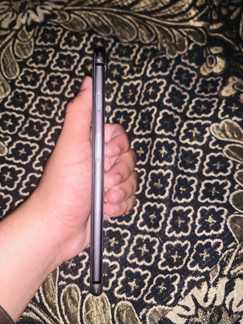 Apple iPhone 8 Plus 6