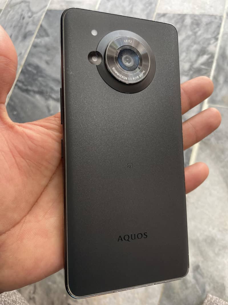 Sharp Aquos Sense7 0