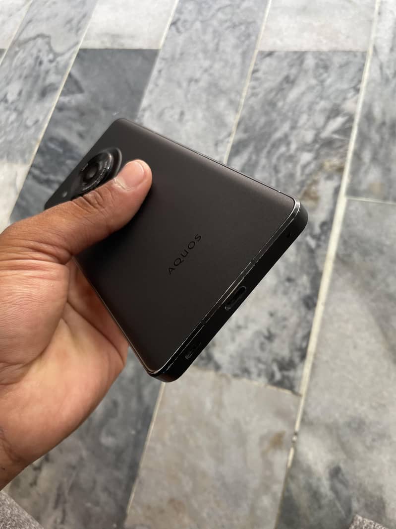 Sharp Aquos Sense7 2