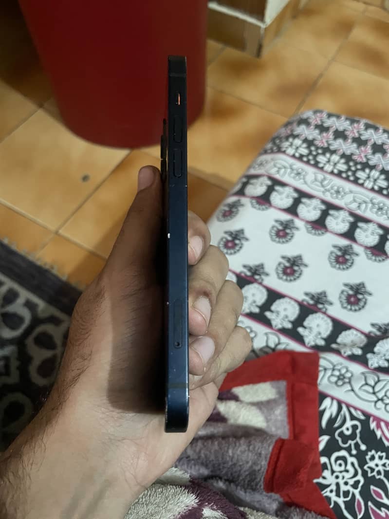 Apple iPhone 12 2