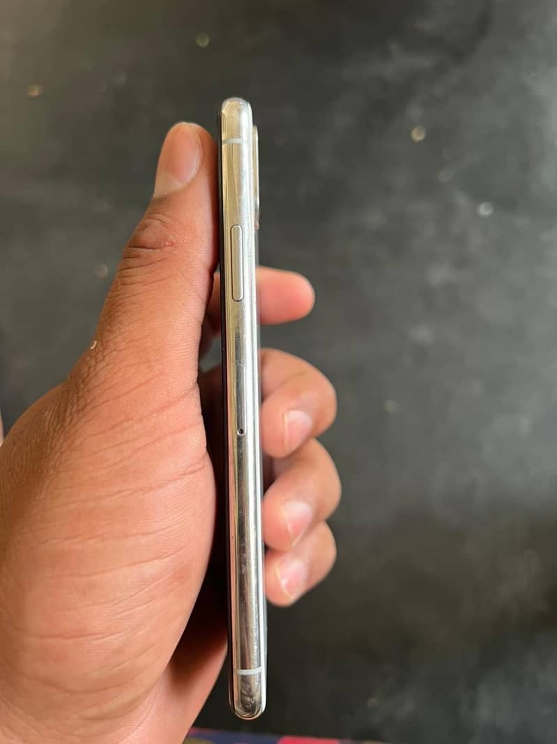 Apple iPhone X 3