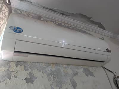 Pel Inverter 1.5ton 4 season used