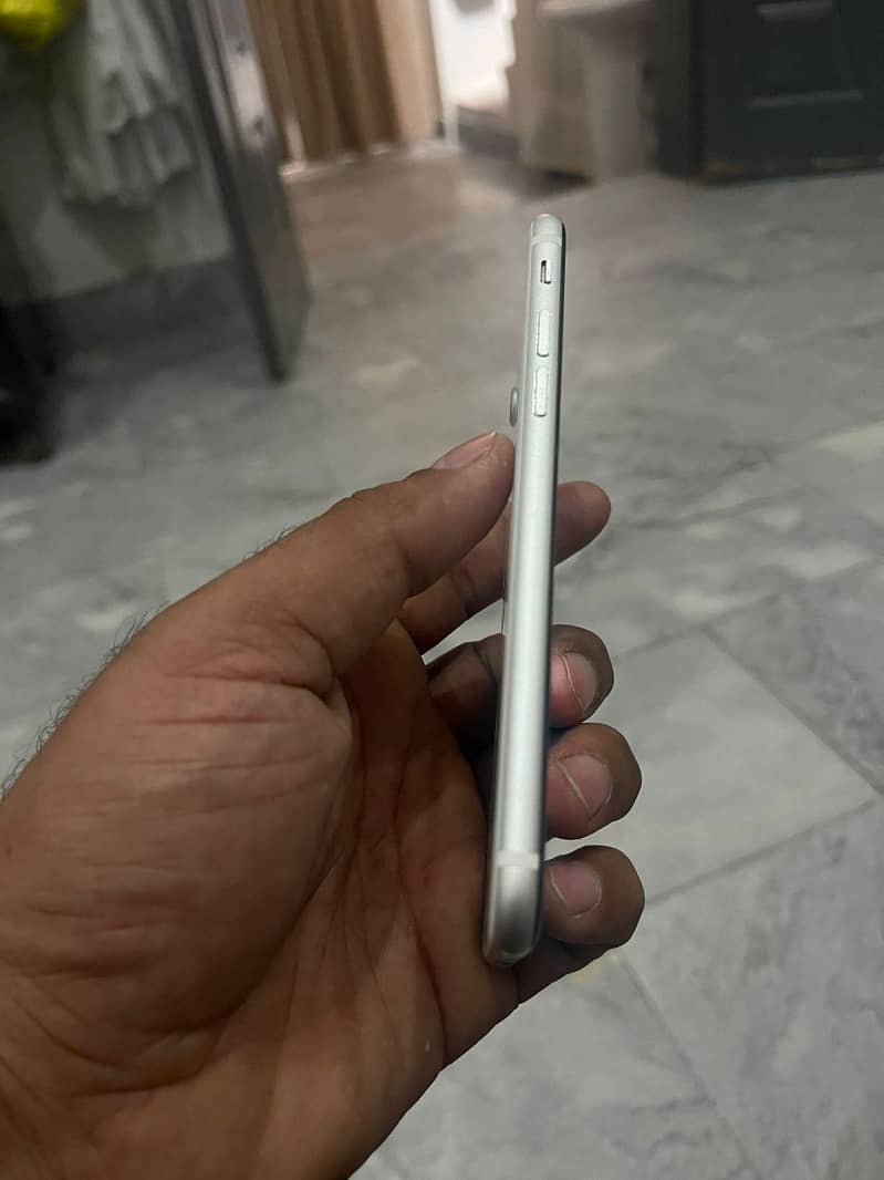 Apple iPhone 8 4