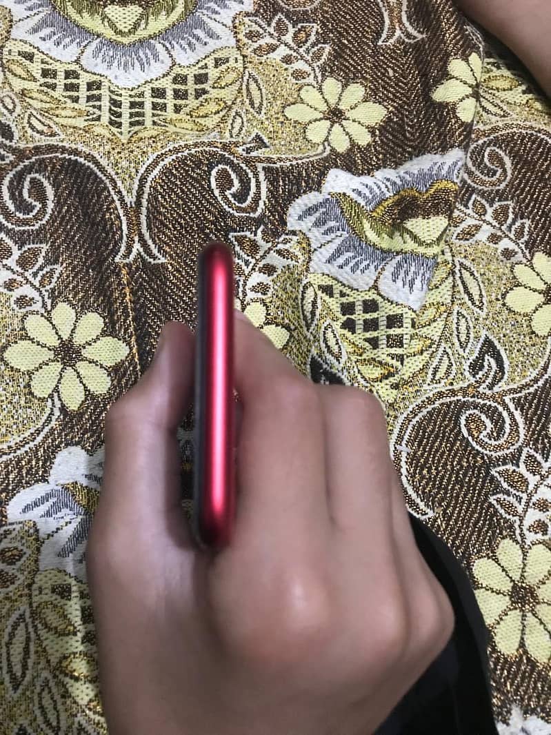 Apple iPhone SE 2 4