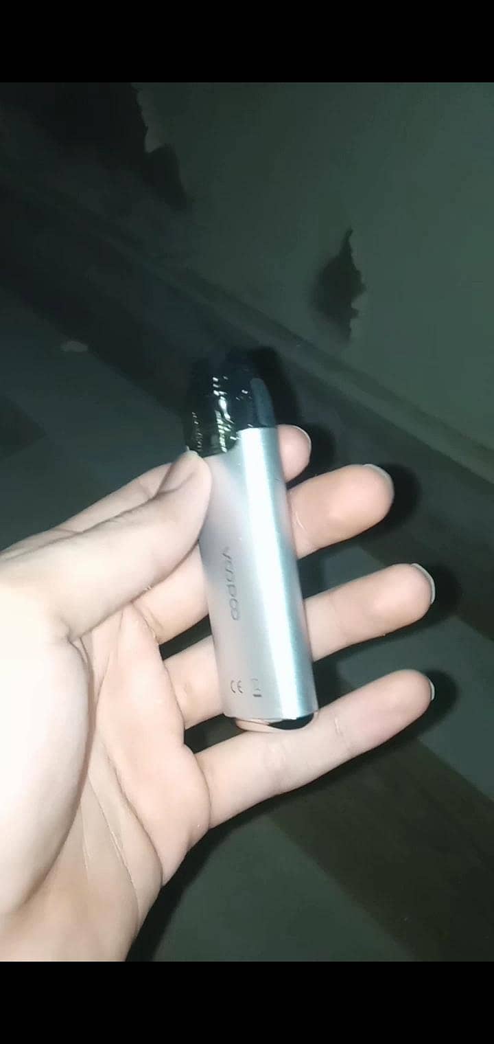 VTHRU PRO girl hand used only 60 puffs taken 1