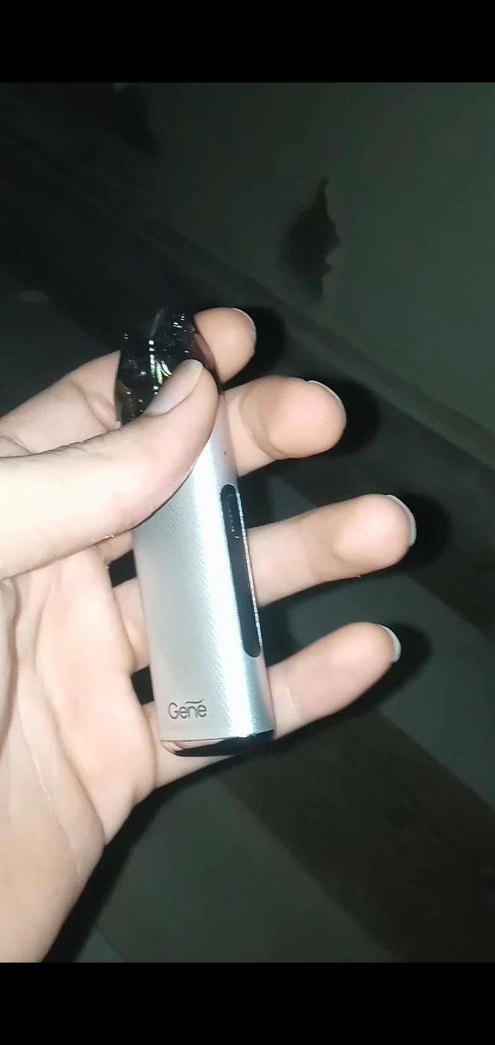 VTHRU PRO girl hand used only 60 puffs taken 3
