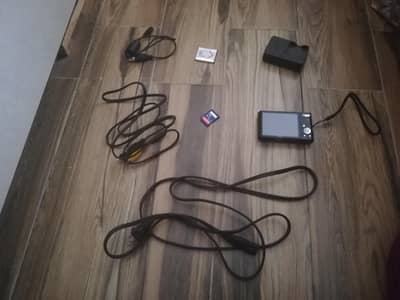 Sony Cyber-shot DSC-W330 14.1MP Digital Camera