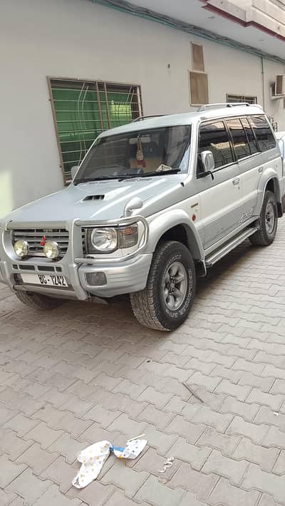 Mitsubishi Pajero 1990