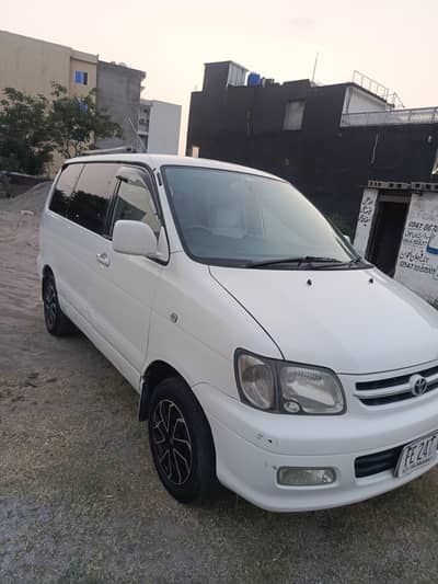 Toyota Noah 2000