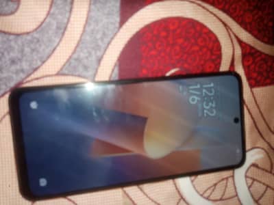 mobile bilkul sahi hai battery timing bhi acchi hai ram 6+2 plus 128