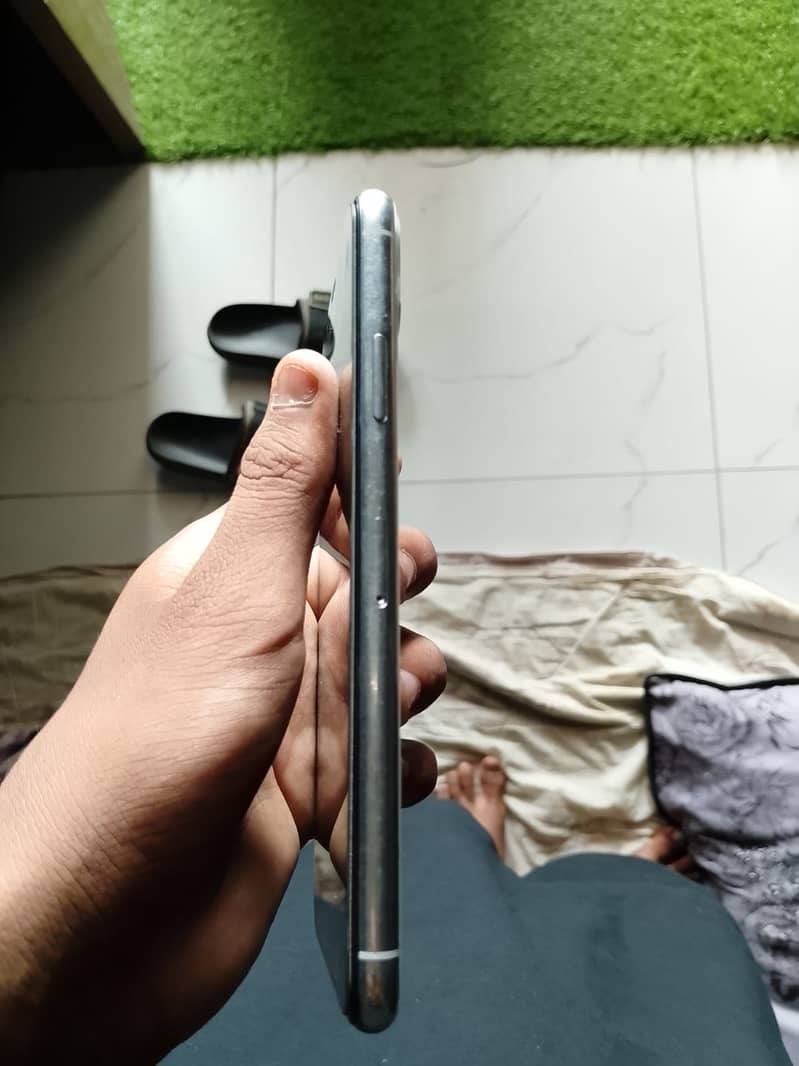 Apple iPhone 11 Pro Max 2